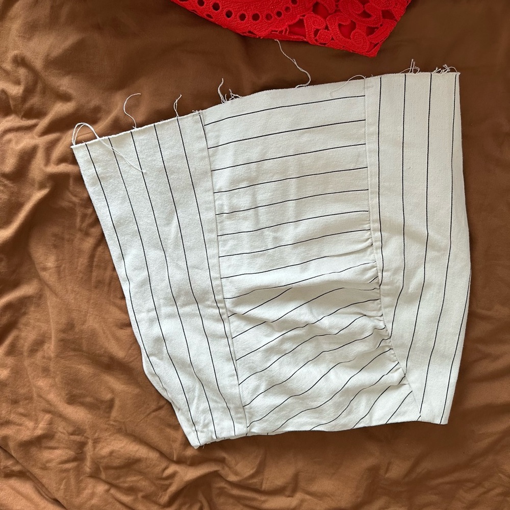 Mini skirt - Picture 2 of 2